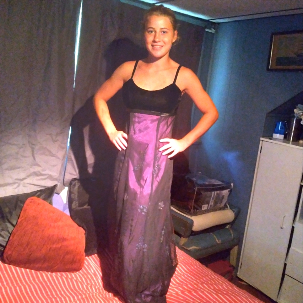 Georgeous Black/purple full length formal dress